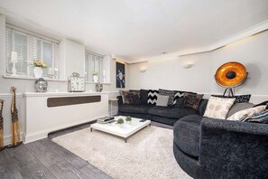 Tv, en stereo och kontor
