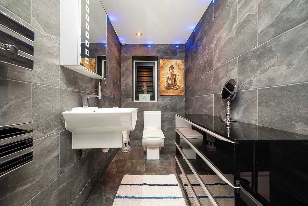 Shower, hair dryer, towels, shampoo