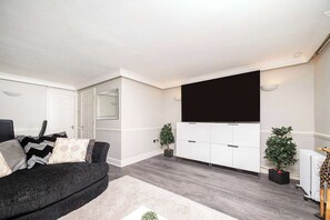 TV, stereo, offices