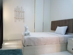 2 bedrooms, iron/ironing board, free WiFi, bed sheets