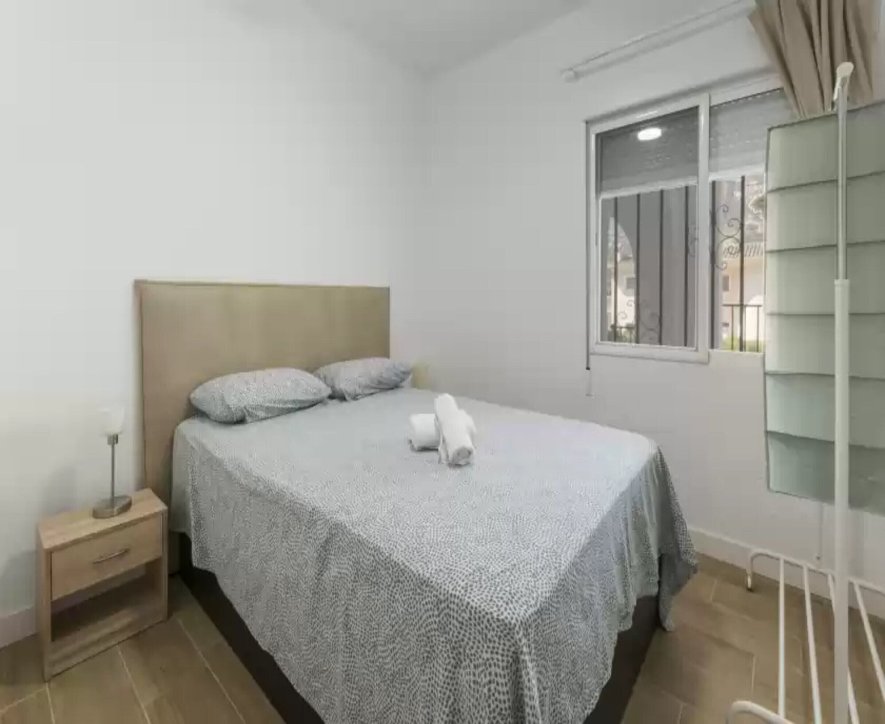 3 bedrooms, bed sheets