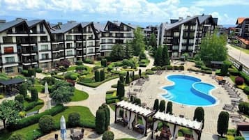 Piscine couverte, piscine extérieure