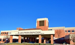 Exterior - Spacious Getaway, Perfect for Groups, Fire pit, BBQ, 70" TV, near The Village, TopGolf, Parks (Meridian)