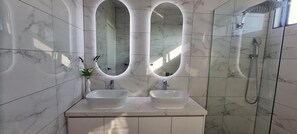 House | 4 bedrooms, Internet - Brand new House in Sunshine West (Sunshine West)