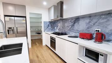 House | 4 bedrooms, Internet