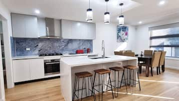 House | 4 bedrooms, Internet