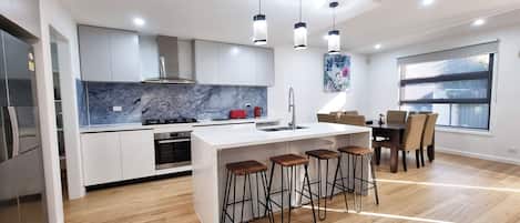 House | 4 bedrooms, Internet
