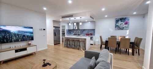 Brand new House in Sunshine West