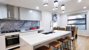 House | 4 bedrooms, Internet