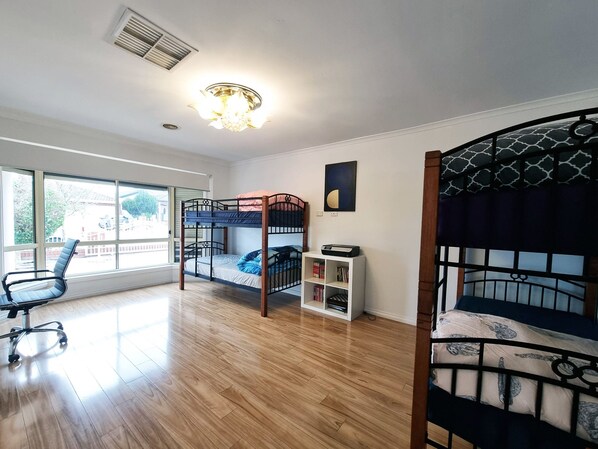 5 bedrooms, Internet