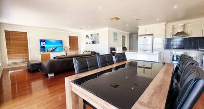 St Albans House - Spacious and Modern Home