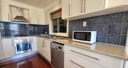 St Albans House - Spacious and Modern Home