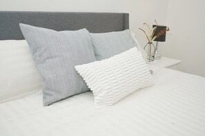Apartment - Luxury Riverside Retreat in Salford Strong Wifi (Salford)
