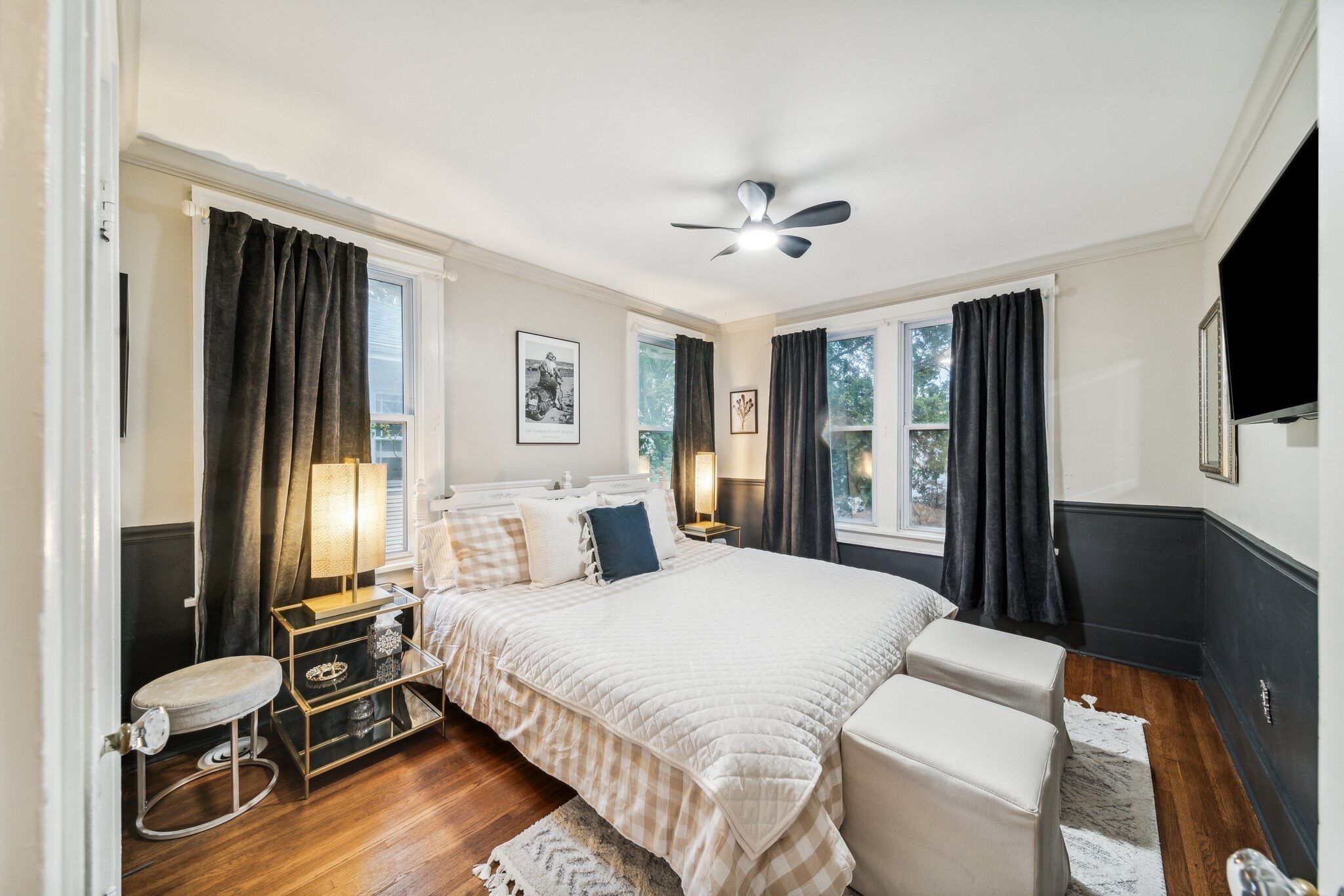 4 sovrum, skrivbord, strykjärn/strykbräda och resesäng