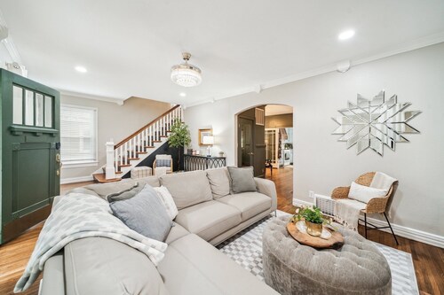 Hottub, Pool Table, Basketball, Firepit, Sleeps 8