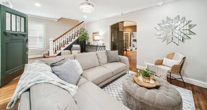 Hottub, Pool Table, Basketball, Firepit, Sleeps 8