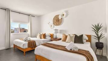 5 bedrooms, desk, iron/ironing board, travel crib