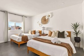 5 bedrooms, desk, iron/ironing board, travel crib