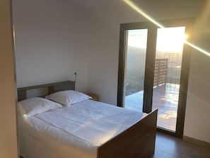 3 habitaciones, tabla de planchar con plancha y wifi 