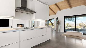 Frigorifero, forno, piano cottura, lavastoviglie