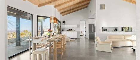 Televisión, chimenea y oficina