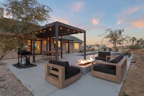 Outdoor dining - Zendo House By The Cohost Company (Joshua Tree)