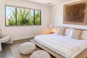 3 habitaciones, tabla de planchar con plancha, wifi y ropa de cama