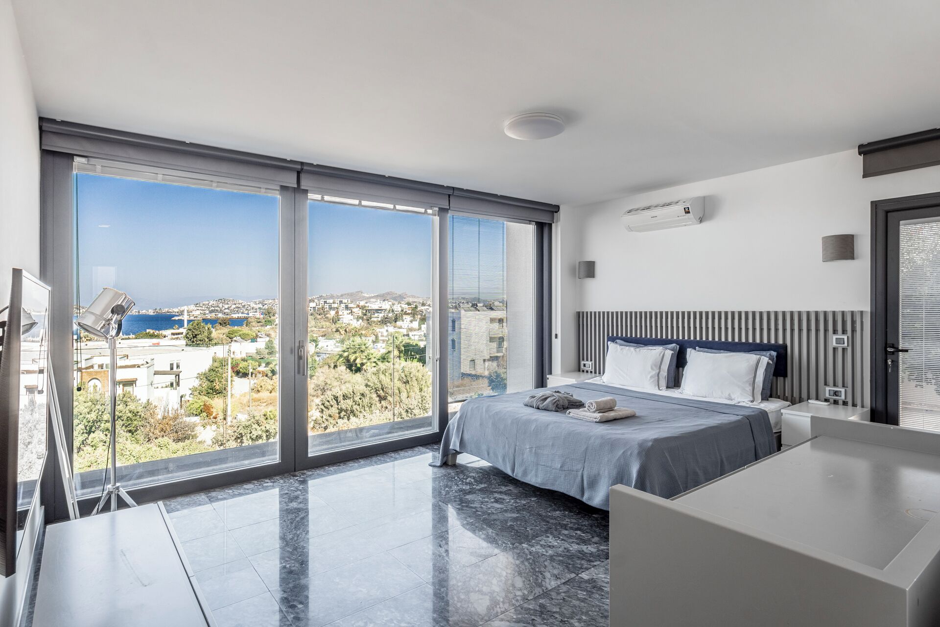 Villa – exclusive, 4 soverom, balkong, sjøutsikt | Sengetøy av topp kvalitet, skrivebord, lydisolert og wi-fi (inkludert)