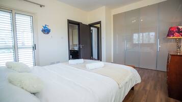 Villa, 4 Bedrooms, Smoking, Private Pool | 4 bilik tidur, kalis bunyi