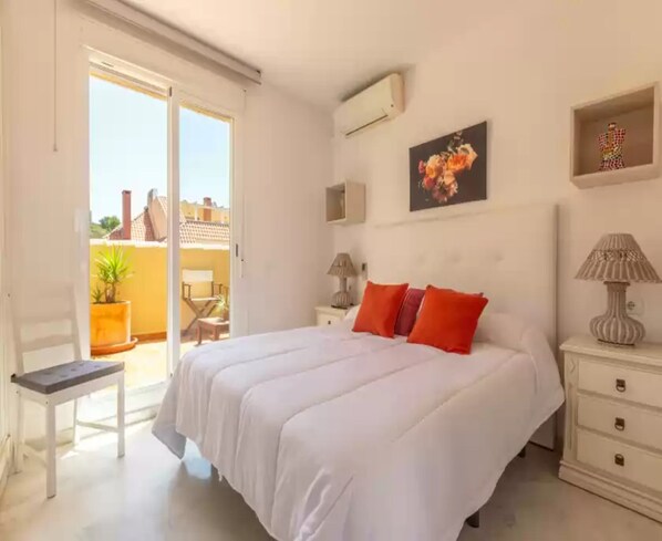 2 bedrooms, bed sheets - Monteazul - Apartment In Marbella. Free Wifi (Marbella)
