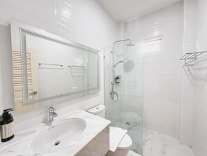 Bathroom - Baan Naya U-tapao (Ban Chang)