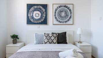 2 bedrooms, iron/ironing board, free WiFi, bed sheets