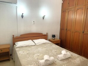 2 bedrooms, iron/ironing board, travel cot, WiFi