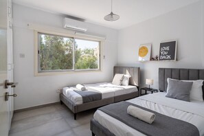 3 bedrooms, iron/ironing board, free WiFi, bed sheets