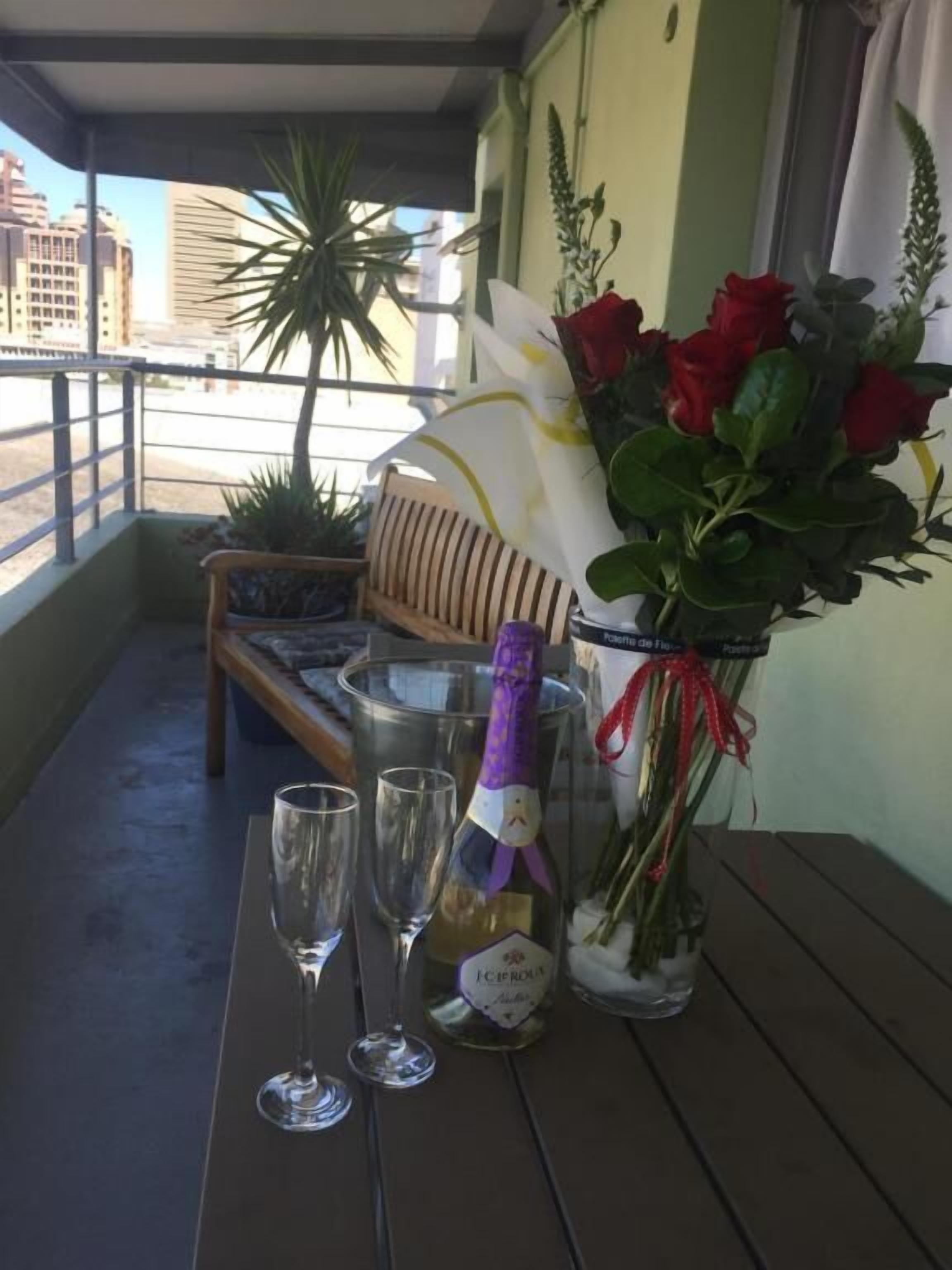 Suite Deluxe, 1 cama de matrimonio, cocina básica, vistas a la ciudad | Terraza o patio