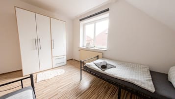 3 bedrooms, desk, iron/ironing board, travel crib