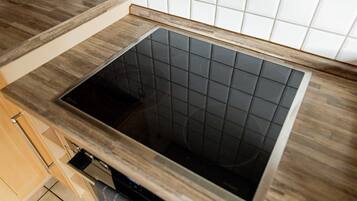 Oven, stovetop, dishwasher, coffee/tea maker