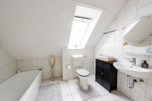 シャワー、ヘアドライヤー、タオル、石鹸