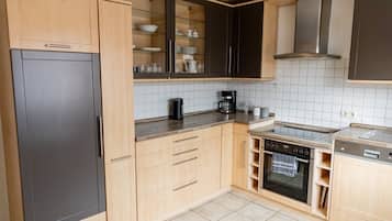 Fogão, cooktop, lava-louças, cafeteira/chaleira