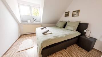 3 bedrooms, desk, iron/ironing board, travel crib