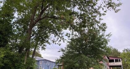 Charming 3-bedroom house with AC and WiFi in serene Westport