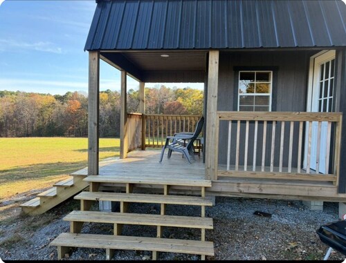Hunting Cabin with breathtaking views surrounded by The Shawnee National Forest.