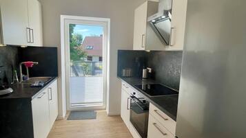 KĂŒhlschrank, Herdplatte, GeschirrspĂŒler