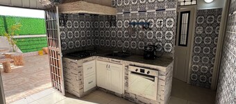 Charming villa in a quiet location 2 minutes from the beach with parking