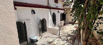 Charming villa in a quiet location 2 minutes from the beach with parking 