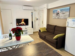 Smart TV - Casa Del Mar Apartment in the Old Town of Benidorm (Benidorm)