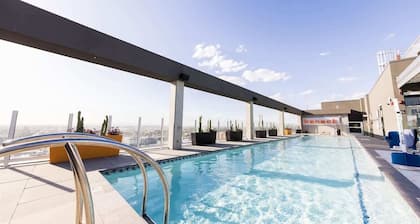 Boulevard Stays Downtown Highrise STU Sky Pool, Parking, Gym 07