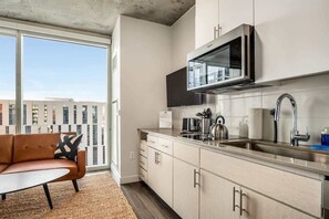 Fridge, microwave, stovetop, dishwasher