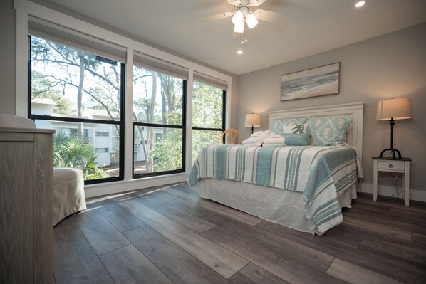 3 bedrooms, internet, bed sheets