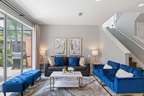 Smart TV, fireplace, ping pong - #2666 Resort Home by Disney |Themed |Jacuzzi |Pool (Kissimmee)